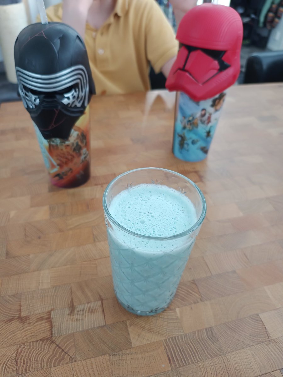 Bluemilk valmiina nautittavaksi #starwars #Maythe4thBeWithYou