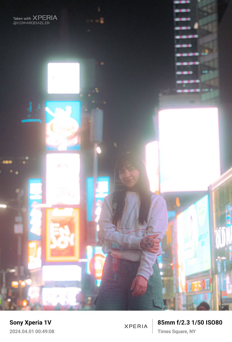 Sis. Times Square, Manhattan, NY. Captured with Cinebloom filter 10% by @moment 📸 @sonyxperia @SonyXperiaUS #wowxperia #takenwithxperia #sonyxperia #Xperia1V #sony #sonycamera #Xperia