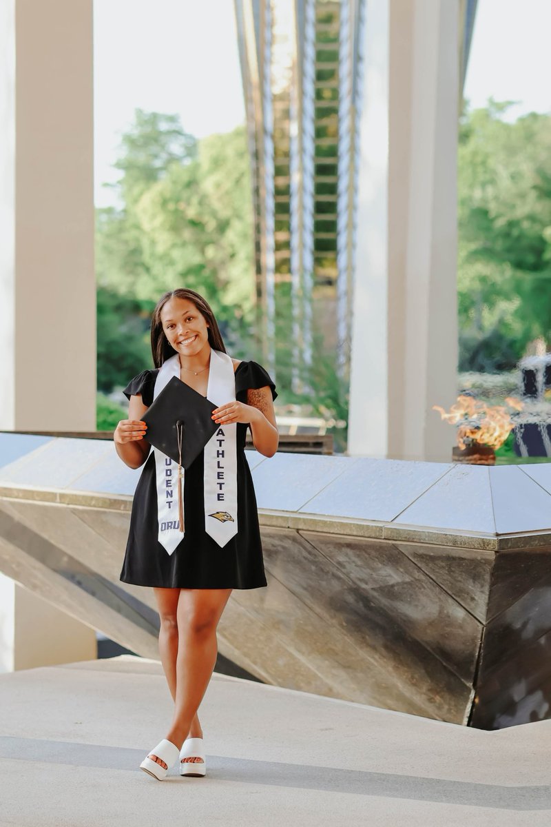 Congrats to all of our seniors on graduating this weekend! 🎓

#ORUWSOC | #GoldenStandard