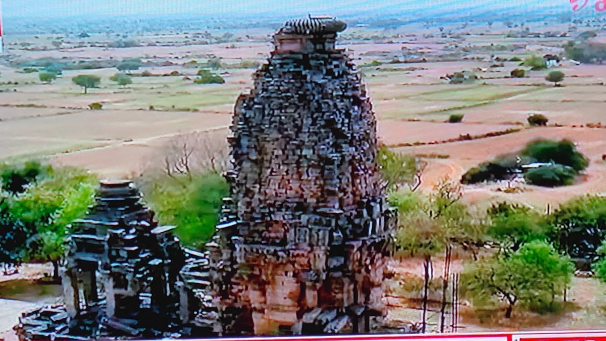 Believed to be made in 1 night by ganas of lord Shiva . 

en.m.wikipedia.org/wiki/Kakanmath
#templesofindia #madhyapradesh #pavantrips #muraina