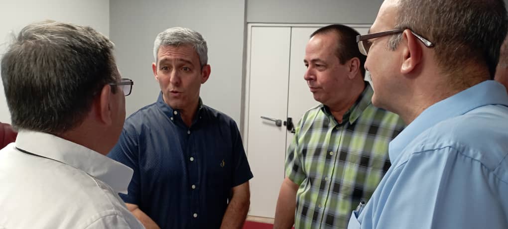 Realiza visita Viceprimer Ministro Jorge Luis Perdomo al Centro de Cirugia Mínimamente Invasiva, magnifico intercambio y recorrido para profundizar en cómo mejorar los servicios.
<a href="/DiazCanelB/">Miguel Díaz-Canel Bermúdez</a>
@JorgeLuisPerd20 
<a href="/MINSAPCuba/">Ministerio de Salud Pública de Cuba</a>