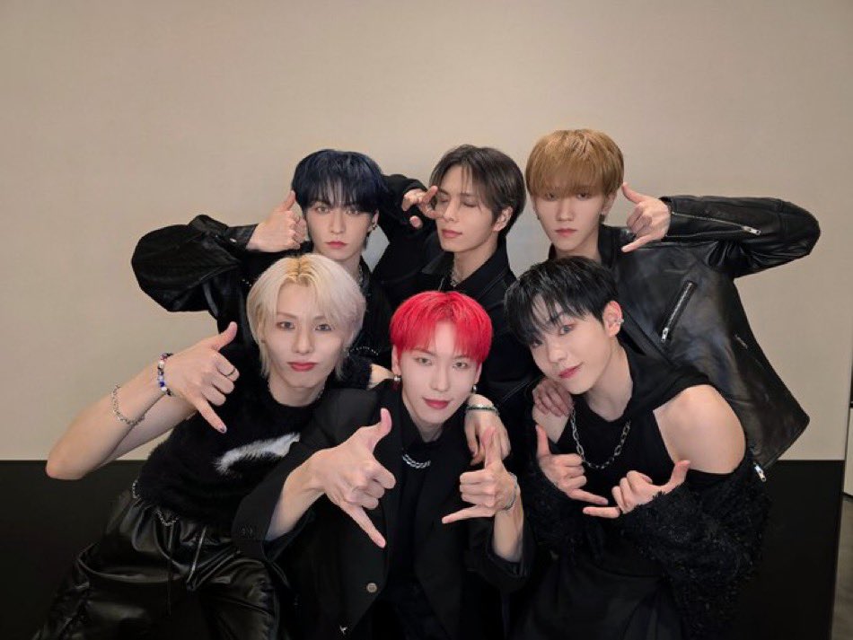 lasperronasofic's tweet image. this is #LASP if you even care 😖