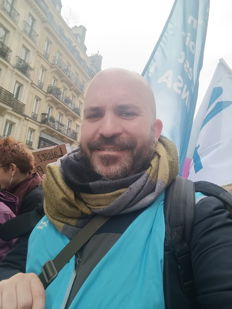 BenjaminSEUnsa's tweet photo. Ce matin, le SE-UNSA Paris était présent dans la rue aux côtés des organisations syndicales et de la FCPE Paris pour dire NON au choc des savoirs et OUI au choc des salaires et des moyens pour l'Ecole publique ! @NBelloubet @GabrielAttal @SE_Unsa @UnsaEducIDF on ne lâche rien ! https://t.co/TNJt2puJMl