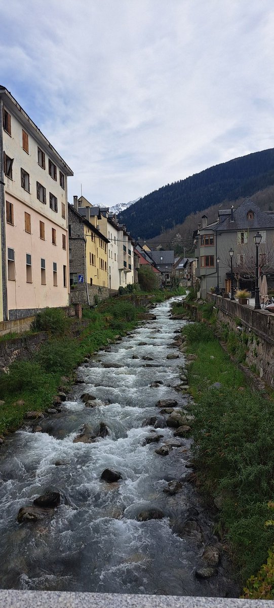 Abril 2024
Polar Sound amb la Xènia
Primera vez en Vall d'Aran y no decepcionó para nada. Un precioso descubrimiento.
Hicimos un scape room exterior en uno de los pueblos y el Camin dera Bruisha.
En el festival quedamos anonanadas con las actuaciones de <a href="/malmo_040/">Malmö 040</a> y <a href="/arde_bogota/">ARDE BOGOTÁ</a>