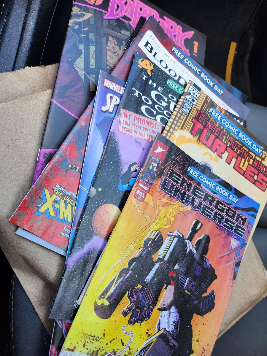 HOLY FREE COMIC BOOKS BATMAN! What did YOU pick up for FREE Comic Book Day?! Shoutout to our local shop 'Heroes and Hitters' in Rocky Hill, Connecticut for having cake, juices and 50% off back issues for the shoppers today! Excelsior! #FreeComicBookDay @Freecomicbook