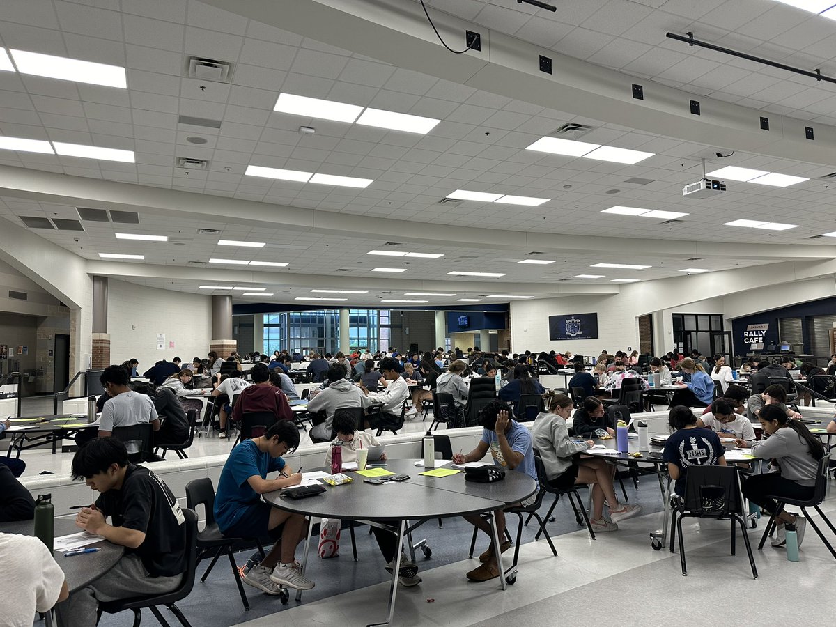 fmhsapwh's tweet photo. Annual AP World History Mock Exam. Over 200 eager and also tired scholar showed up to take part in this endeavor. @FlowerMoundHS https://t.co/EAlLrU8gcP