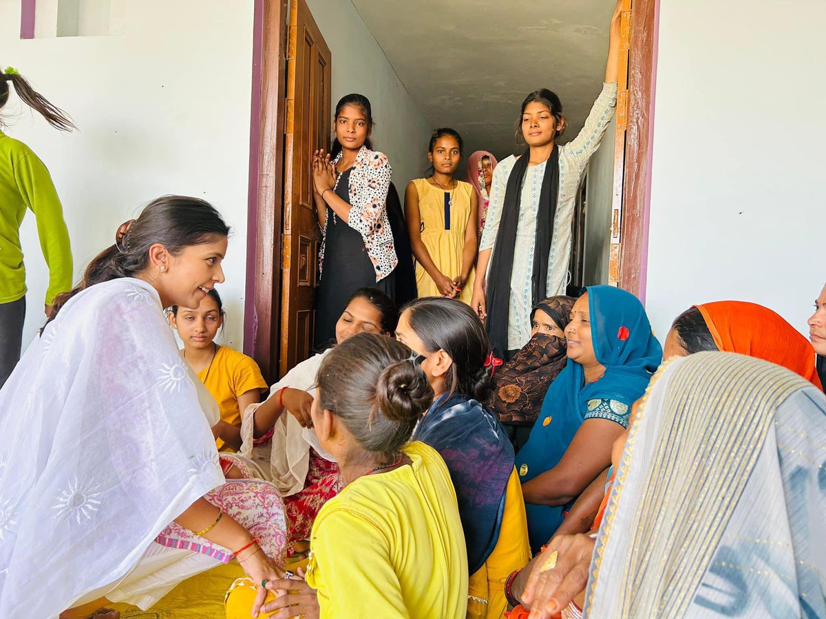 ShreyaVermaSP's tweet photo. #श्रेष्ठ_गोंडा 
#गोंडा #जनसंपर्क 

#loksabha_gonda_59 #Gonda #ShreyaForGonda #LokSabhaElections2024 https://t.co/arEYpR2RLl