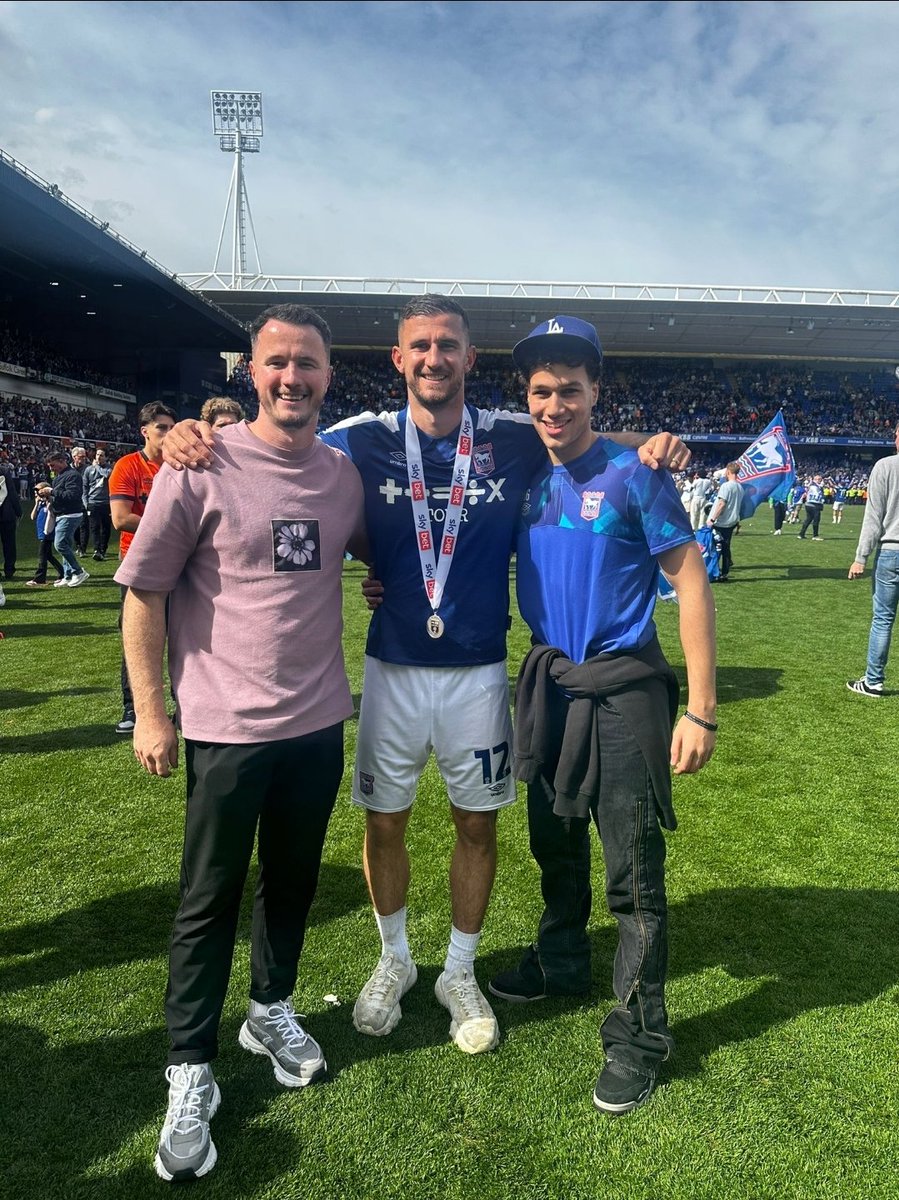 @IpswichTown PROMOTED TO THE PREMIER LEAGUE 💙💪🏾
@DominicBall6 @RioOudnieMorgan
#WGC #Hollyfamilyschool #welwyngardencity 
#Hertfordshire