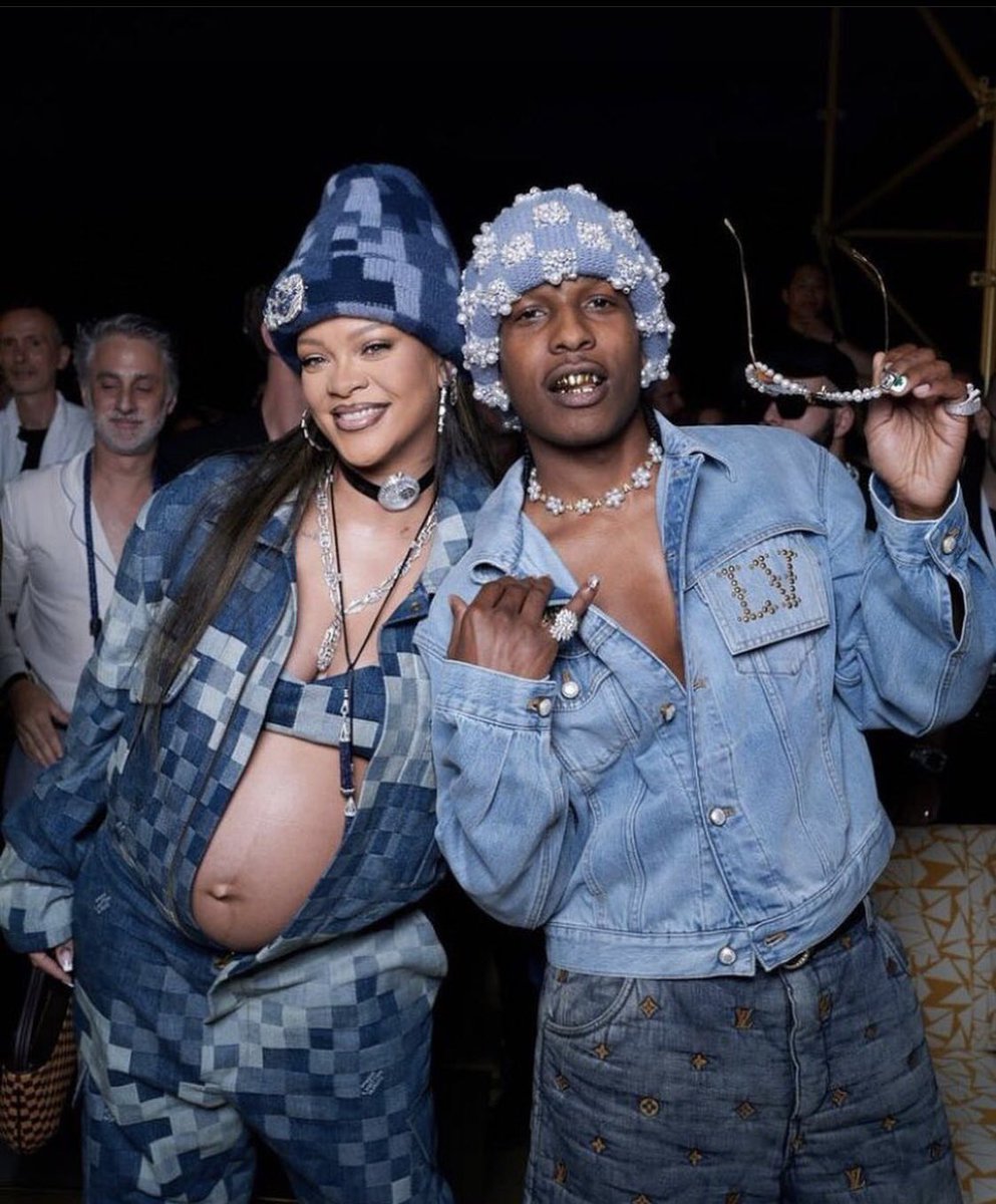 Rihanna and Asap Rocky being the cutest couple of the music industry 

A THREAD: