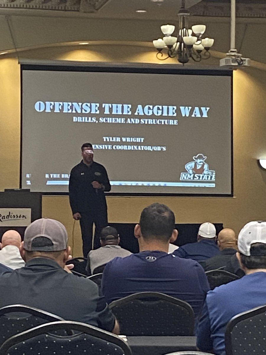 Listening to @CoachWrightNMSU this morning at the El Paso Clinic. Known Tyler since his days @ UTPB. Great to see a young coach on the “rise”.