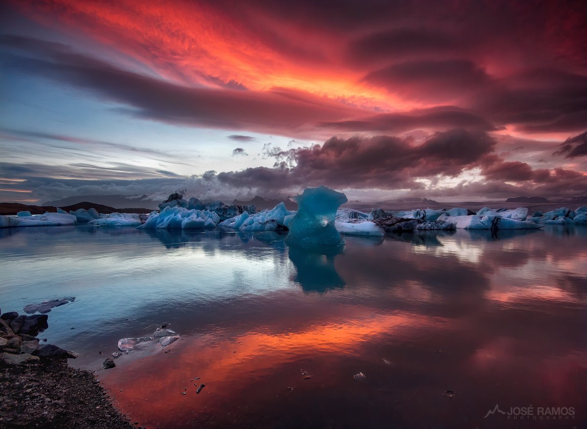 GM ❤️ Unforgettable sunset at Iceland. This photo is aptly titled 'The Epic Hour' 🔥📷🇮🇸