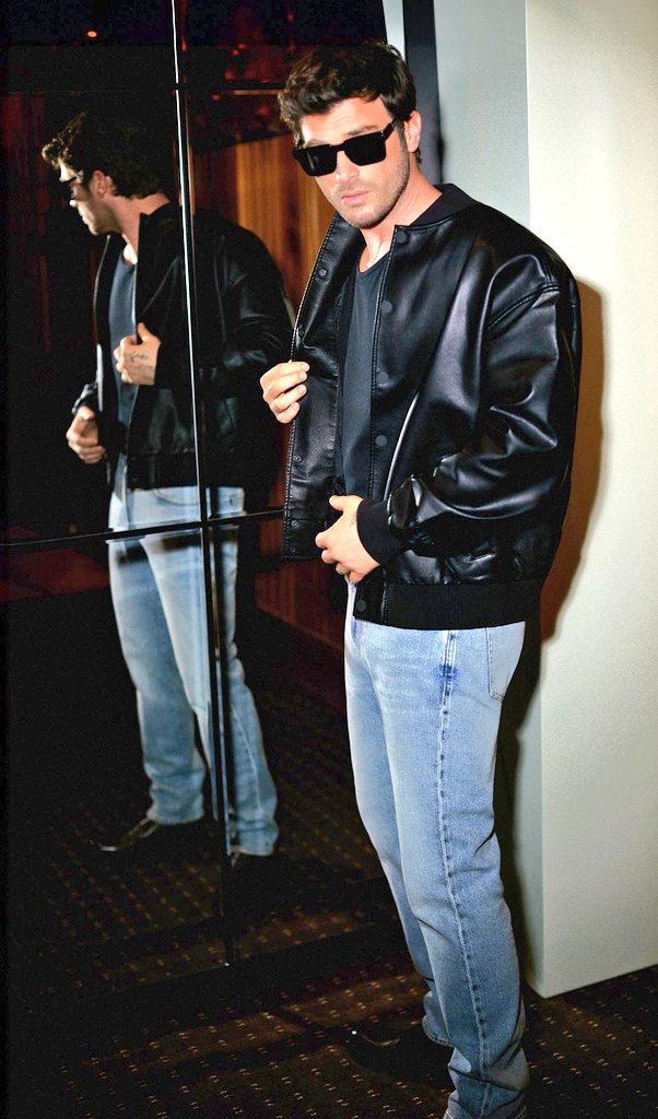 #Kivanctatlitug   #BiMaviKlasiği
#mavi
Nueva foto de la campaña de mavi❤️