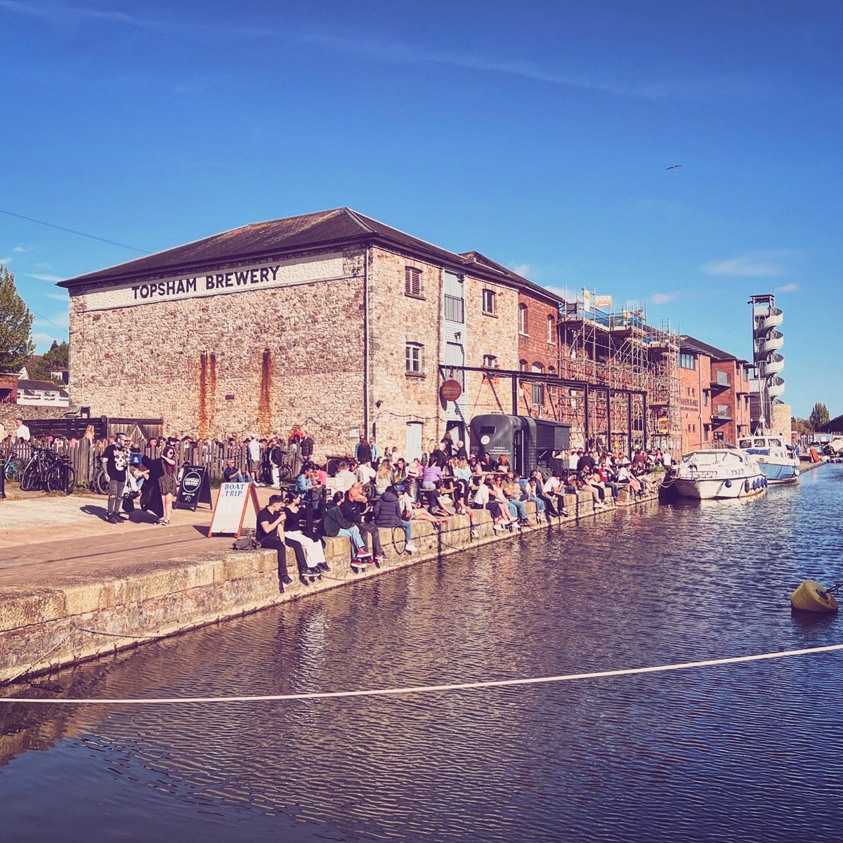 Bank holiday weekend baby! - And the sun is well and truly shining!
.
☀️☀️☀️🍻😋🤟