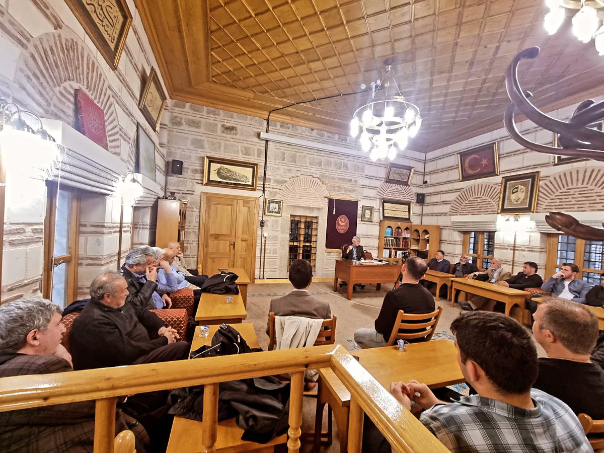 Bu hafta Cumartesi günü Kültür Tarihçisi saygıdeğer Dursun Gürlek hocamızın anlatımıyla 'EYUPSULTAN SOHBETLERi”ni gerçekleştirdik. İştirak eden herkese teşekkür ederiz. Selam ve Dua ile... Dersaadet Vakfı