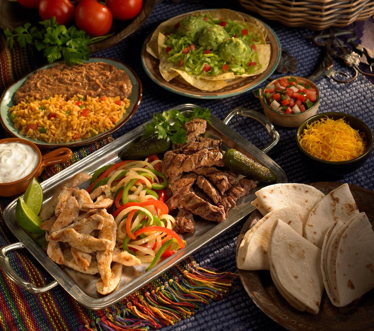 Let the fiesta begin!🎉 Our sizzling fajitas are perfect for your Cinco de Mayo celebration. Swing by the drive-thru or place your pick-up order online today!

#cincodemayo #rosascafeandtortillafactory #madefromscratch #restaurant #vip #authentic #tacos #mexicanfood #rosas #qu...