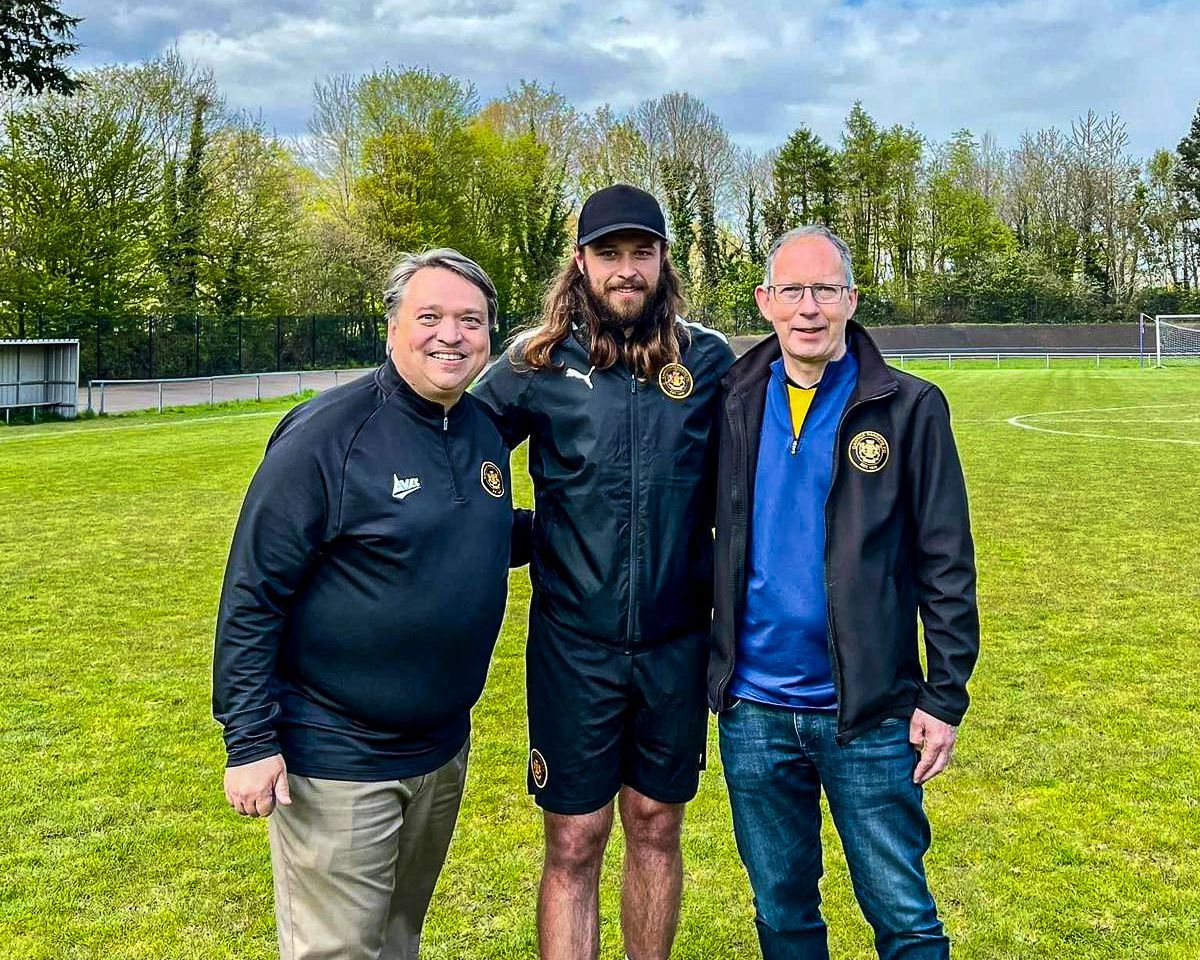 We were delighted to welcome Kevin and Gregg from the US to support #CRFC Falcons 🦅 in their recent NIFWA Division Three and Six ties. 

Both our 1st XI and 2nd XI recorded victories on the day, making the journey worthwhile for Kevin and Gregg!

#CRFC | #AmberArmy 🟠⚫️