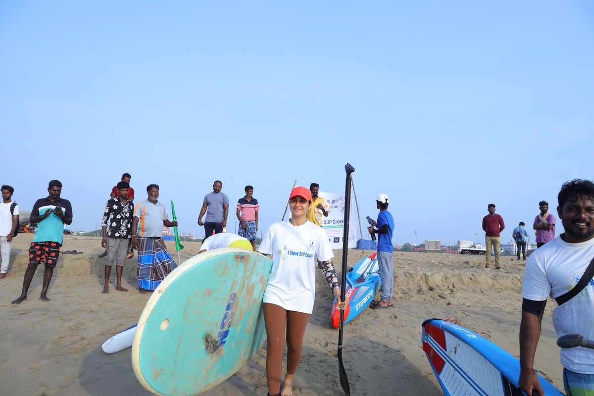 Actress @ReginaCassandra raises awareness for plastic-free oceans by teaming up with SUP Marina club for a stand-up paddle boarding activity ✨ #ReginaCassandra @artistmanageIND @ProSrivenkatesh