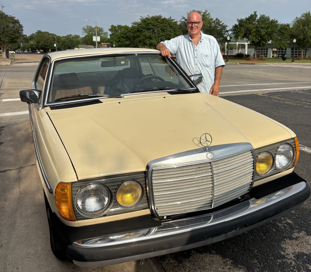 1985 Mercedes Benz 300D Turbo Diesel 2 Door, Low Mileage Model W124 409.750.3688 Roland Dressler #COINSHOP 612 6th Avenue North, Texas City, 77590 #ShopTexasCity #ExploreTexasCity #CoinShopTexasCity #CoinShopGalveston #Gold #GoldBuyer #WeBuyGold #CashforGold #EstateJewelryBuyer