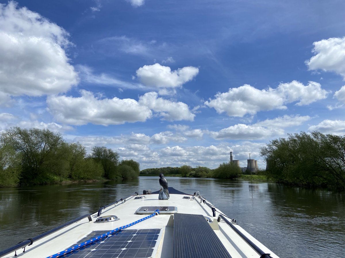 Green signal 🚦good to go #NoHassle first proper cruise of the year ⁦@CRTEastMidlands⁩ was nice to be met by volunteers at Sawley lock thank you 👍