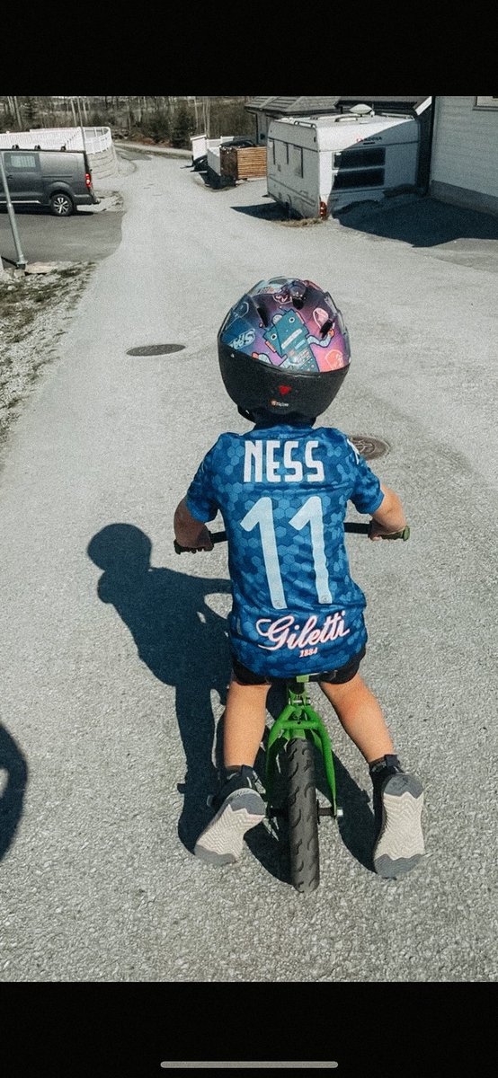 Årets #fotballtrøyefredag med Sogndal FK 🎗️<a href="/Barnekrfor/">Barnekreftforeningen</a> <a href="/sogndalfotball/">Sogndal Fotball</a> <a href="/EmpoliFC/">Empoli Football Club Official</a>