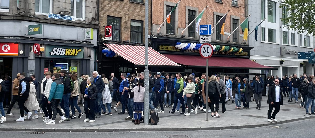 thousands&thousands of Leinster rugby fans out of their natural southside habitat and having to make their way through Dublins north inner city. 
Can confirm they are more lost scared and confused than the Northampton fans from the UK 🤣🤣 

#LEIvNOR #LeinsterRugby