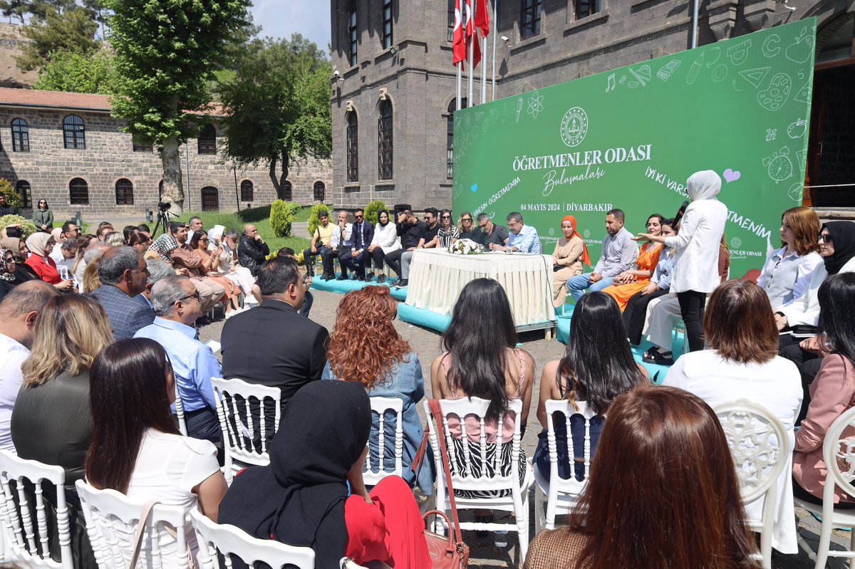 Millî Eğitim Bakanımız Sayın Yusuf Tekin'in "Öğretmenler Odası Buluşmaları" programı kapsamında öğretmenlerimizle bir araya geldik, buluşmaya katılan öğretmenlerimize teşekkür ediyorum.

#Diyarbakır
#İçkale Açık Hava Müzesi
