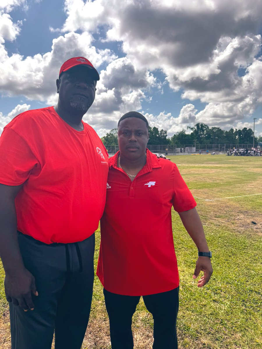 Hasani (H2) | Football Recruiting (@h2_recruiting) on Twitter photo Hometown recruiting the hometown. Good to run into <a href="/DeondriL/">Deondri L Clark</a> who reconnected with <a href="/coachkstrong/">K. Strong</a> in town to #RecruitPolkFL
<a href="/SEUFireFootball/">Southeastern Football</a> <a href="/Mdccfb/">MDCC FOOTBALL 🔴⚫️</a> Hometown recruiting the hometown. Good to run into <a href="/DeondriL/">Deondri L Clark</a> who reconnected with <a href="/coachkstrong/">K. Strong</a> in town to #RecruitPolkFL
<a href="/SEUFireFootball/">Southeastern Football</a> <a href="/Mdccfb/">MDCC FOOTBALL 🔴⚫️</a>