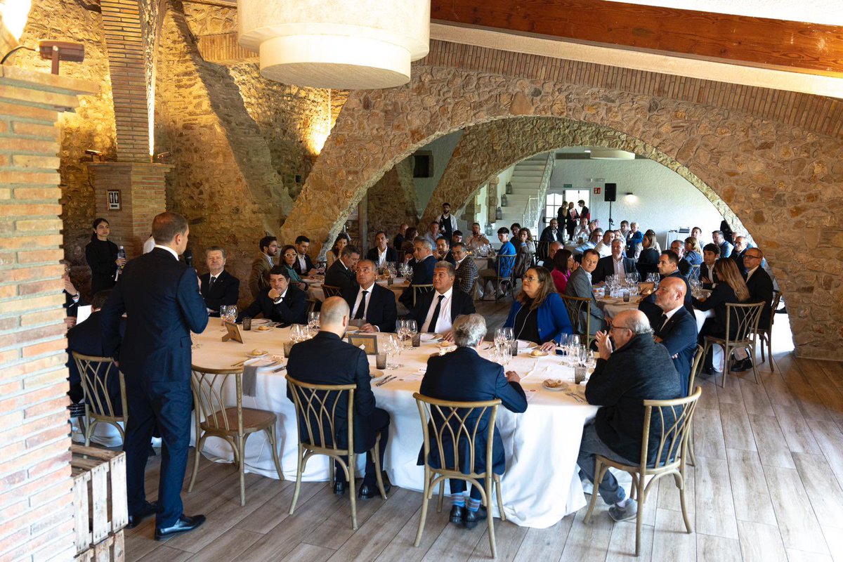 🤝 Dinar de germanor entre Juntes Directives a La Finca Mas Batlle del Grup Mimolet

🤩 Preparats per gaudir del Gran Derbi Català!

#GironaBarça #DerbiCatalà #GironaFC