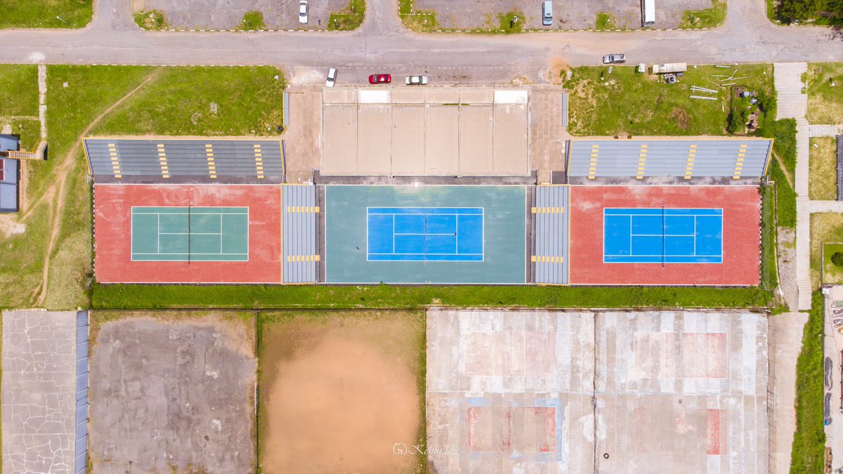 kehindejohnty's tweet photo. Feeling on top of the world with these breathtaking aerial views of OAU Campus 😮‍💨📸🔥

Kindly retweet for others to see this captivating shots ❤️

Share your favourite slide of aerial shots below! 👇🏾

 #OAUCampusFromAbove 📸#DronePerspective ✨ https://t.co/oMYGypR10F