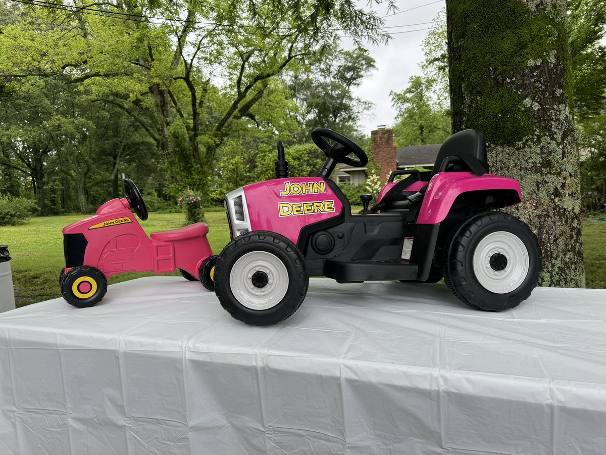 Daughter’s 1st birthday and the boss said we’re having a pink tractor party since it’s planting season. Had to do a little modifying to have some pink @JohnDeere tractors. These will be #andyclean for at least a few hours @apasztor82