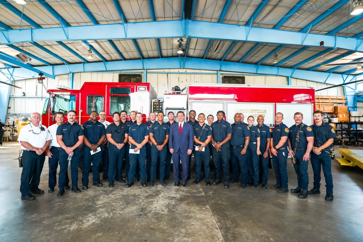 🚨 @GovRonDeSantis on Thursday signed sweeping legislation that would, among other things, provide firefighters diagnosed with cancer with alternative benefits to workers compensation.

#Florida #FlaPol #Firefighters #FirstResponders