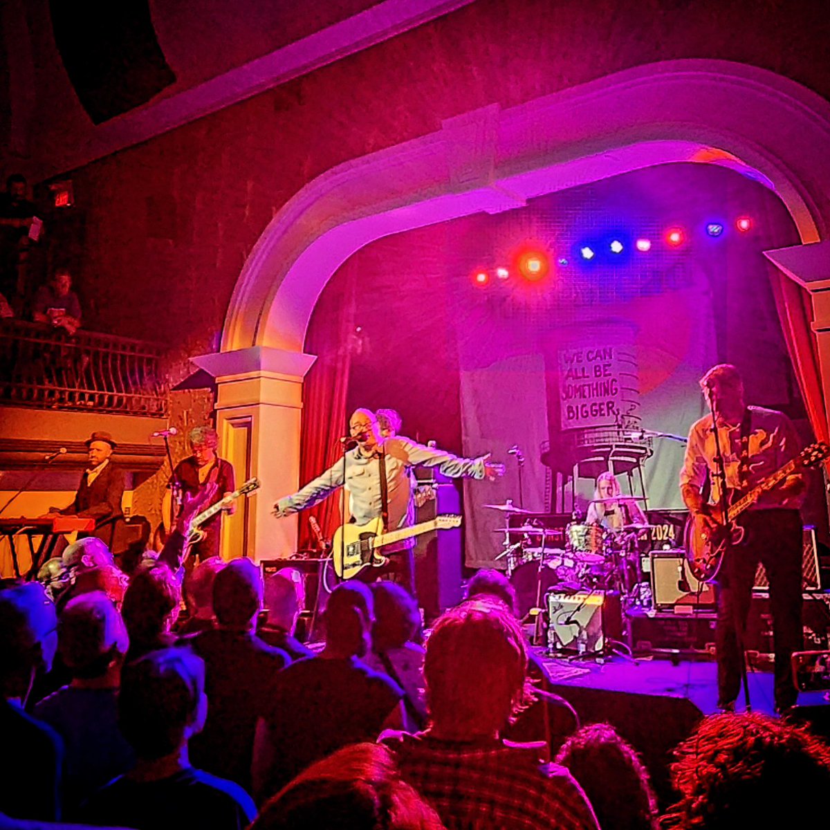 TeddyWilson's tweet photo. Saw @theholdsteady live for the 1st time last night - killer in every way, + one of the most awesome & brilliant communal experiences I've ever had at a show! #TheHoldSteady ☺️💙🤘🎶 #PositiveJam @TheGreatHallTO @COLLECTIVECON https://t.co/NvwsGd4zko