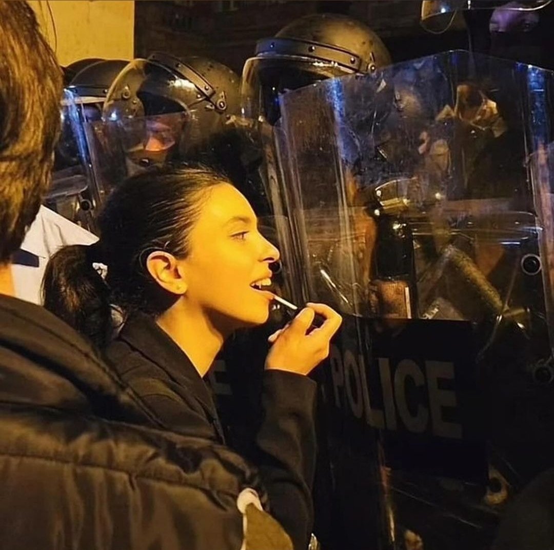 This is how you do it; a protester in Georgia, showing her defiance to the pro Russian government. 🇬🇪 #TbilisiProtests