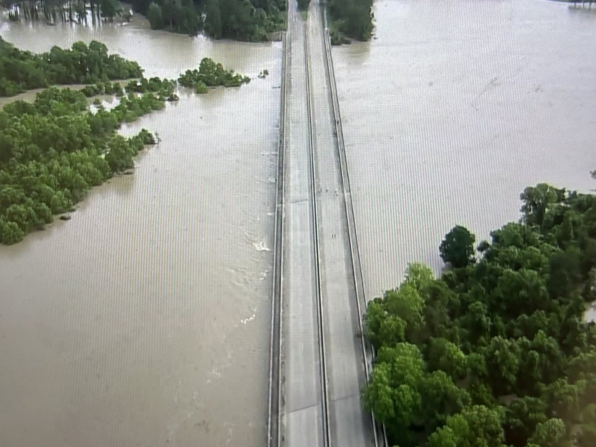 Here is a pretty good look from Air 11 of the bridge on West Lake Houston Parkway between Kingwood and Atascocita…currently closed due to high water. This was taken around 10 AM Saturday morning. #khou11