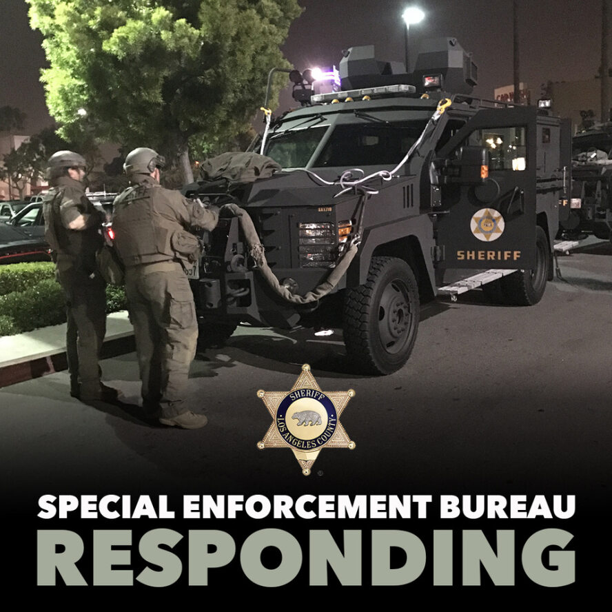 #LASD Special Enforcement Bureau is Responding to a Barricaded Suspect, 400 Blk of W. 107th St., #LosAngeles 
local.nixle.com/alert/10947235/