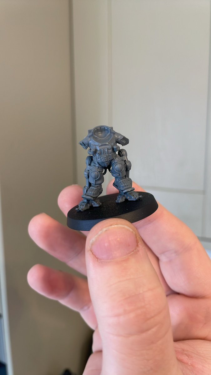 Bit of a tangent on the exo suits for the votann. As the guide tells you to build the suit around the guy.

But the problem with that is, it makes painting the whole model really really complicated .

So I just built it backwards. Hello and the guy can easily slip into it