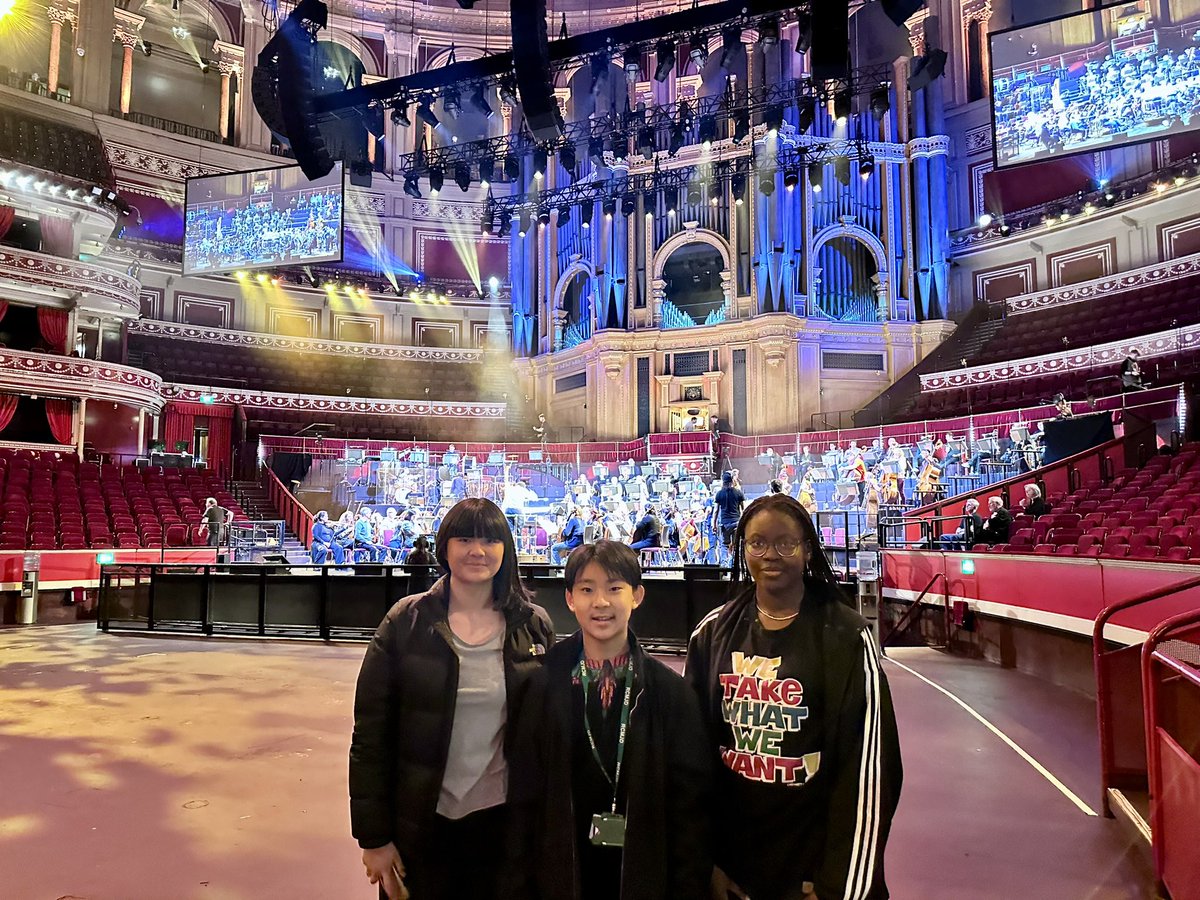 An unbelievably exciting day today, as Chamber Choir, Young Voices and 7 instrumentalists (three of whom feature as soloists) perform in a specially composed piece at the Royal Albert Hall with @allsoulsmusic_ Orchestra and a massed choir of 300. What an experience coming up…