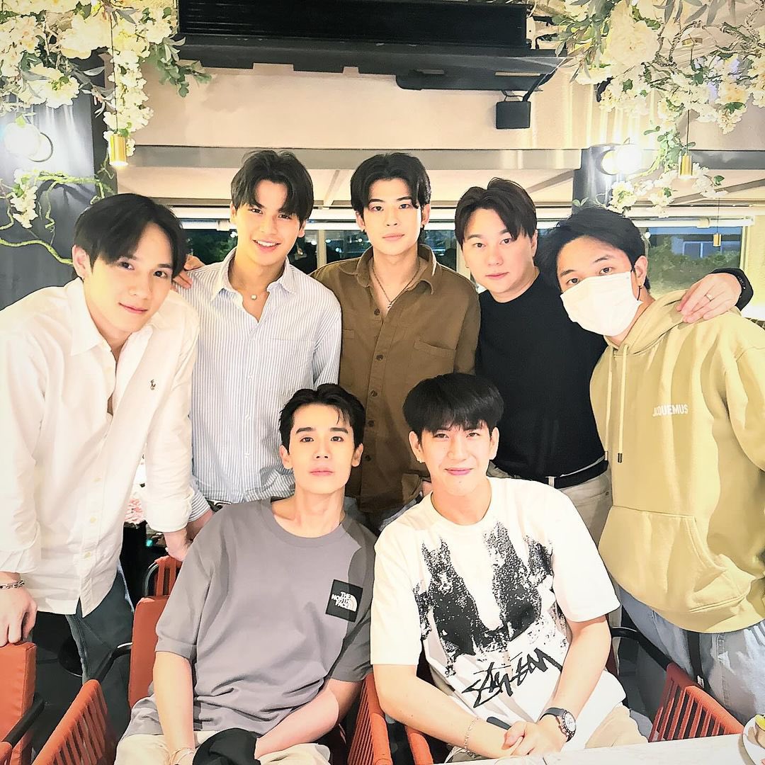 JimmySea, MarkOhm, Kayavine and Java in one frame with P’Keith! my favorite boys 🥹
