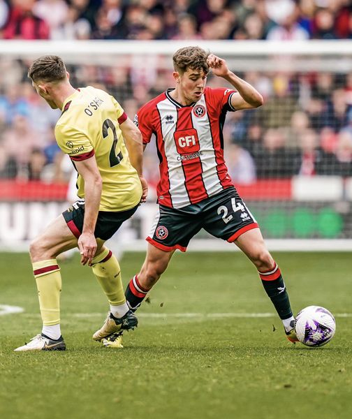 I really like that Villa linked 19 year old Ollie Arblaster from Sheffield Utd.
A very dynamic athletic box to box midfielder with a ton of football sense. Very good on the ball.👏👏👏
#UTV #avfc🦁