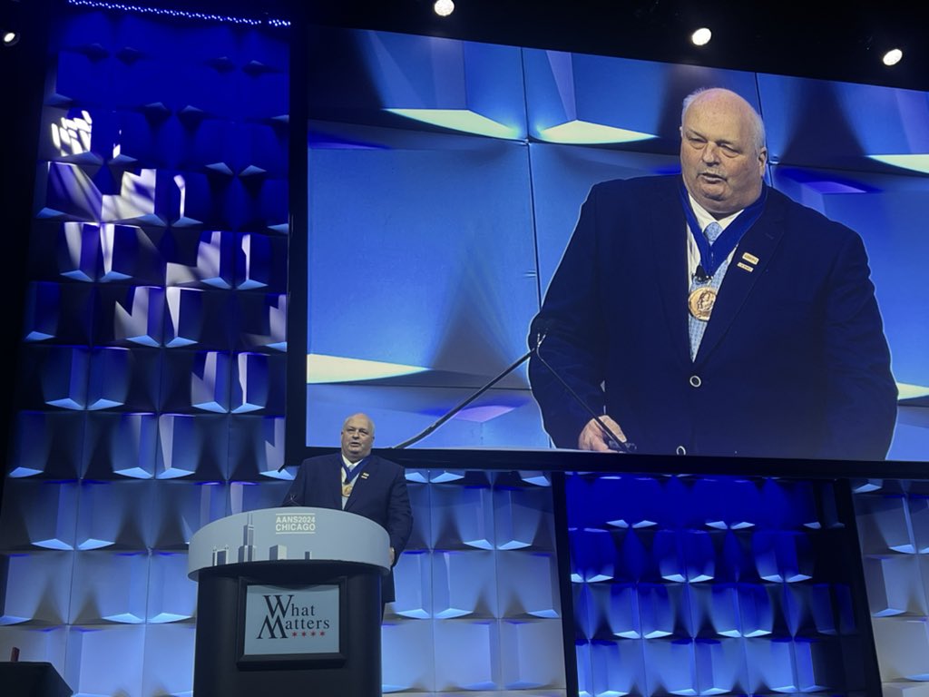 Congratulations to Dr Shaffrey as the 2024 AANS Cushing Award Medalist! Tremendous honor for him but also for spine surgery! @AANSNeuro @CNS_Update @SRS_org @eapotts @JohnHShinMD @thejuansuribe @CheeragU