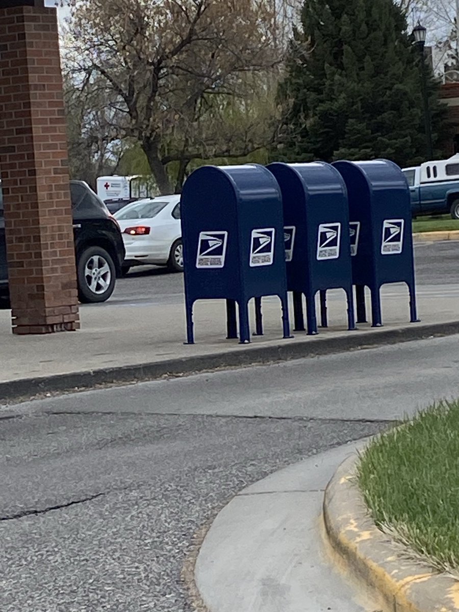 This is a drive-through mail drop in Mt, except boxes are backwards. This is the USPS under DeJoy. #mtpol