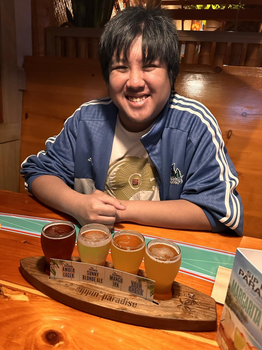 MonConText's tweet image. “Dude you smell like beer”
“YOU LOOK LIKE BEER”😅