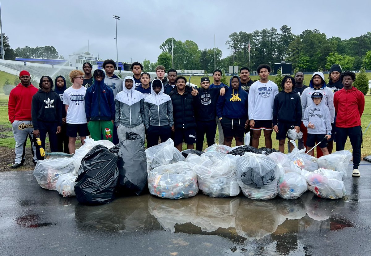 Two principals that we discuss within our program are SERVE & COMMITMENT! This morning these guys demonstrated these characteristics. The weather was not ideal, but we don’t focus on the things we can’t control! #BlueCollar24 is well underway! #TDT Operation Campus Clean Up ✅