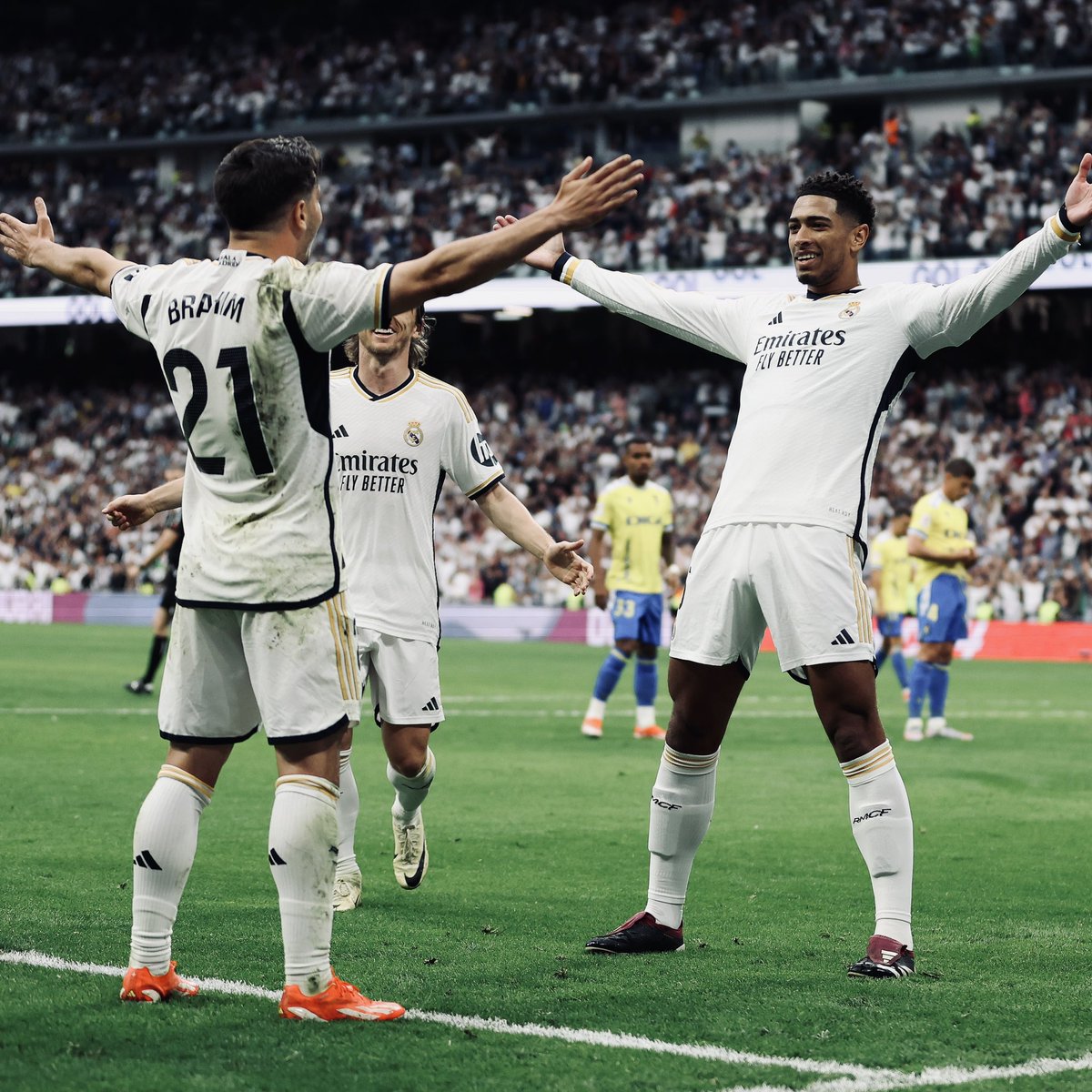 Jude Bellingham sitting on 32 G/A in his very first season at Real Madrid at age 20. Take a moment to fully realize that. He’s taken not just any club, but Real f*cking Madrid by storm at age twenty. He is simply unbelievable.