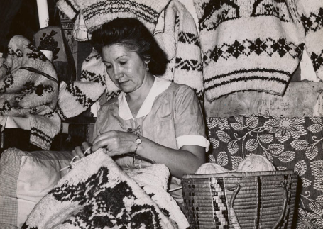 CraigBaird's tweet photo. They are uniquely Canadian and highly-sought after, but what is the story behind Cowichan sweaters?

Let's learn more about Cowichan knitting!

Previously, sweaters made through Cowichan knitting were called Siwash sweaters. Siwash comes from Chinook jargon and is derived from the word sauvage (French for wild). Due to the negative connotations of the word, Cowichan has replaced it.

Prior to the arrival of Europeans, the Cowichan People wove leggings and blankets out of mountain goat wool, dog hair and other fibers. There is little information on how these weavings were made. Some of the surviving remnants date back 500 years.

In the 1850s, sheep were introduced to Vancouver Island and provided the Cowichan with an abundant supply of wool. 
Using this wool, Cowichan women began making socks, mitts, underwear and sweaters.

These early sweaters were all one colour, often knitted as a turtleneck. 

By the end of the 19th century, Cowichan knitters started to use the Fair Isle pattern of design. This uses contrasting shades and colours of wool to create designs.

Cowichan garments differ from Fair Isle and Shetland garments through the use of thick, handspun, natural-coloured yarn in two to three colours.

By the 1920s, the Cowichan sweater was increasing in popularity across Canada.
Mary Maxim, a company founded in Sifton, Manitoba, started to popularize the Cowichan sweater.

Celebrities such as Bob Hope were photographed wearing the sweaters, as well as people like Prime Minister John Diefenbaker.

Due to the popularity of the Cowichan sweater design, many companies copy it without using Cowichan knitters. 
For the 2010 Winter Olympics in Vancouver, the Hudson's Bay Company created clothes that mirrored the Cowichan design.

The Cowichan sweater is trademarked and any not made in the Cowichan area are imitations, rather than authentic.

This led to Chief Linda Hwitsum of the Cowichan sought legal advice to look at legal action against the HBC.
Cowichan knitters also protested by wearing Cowichan sweaters to torch relays in British Columbia.
A compromise was reached in which Cowichan knitters could sell their sweaters at the downtown HBC store in Vancouver.

In 2011, the Canadian government recognized Cowichan knitters and sweaters as historically significant. The sweaters have also served as diplomatic gifts to individuals such as Harry Truman, Pope John Paul II and Princess Diana.

Today, you can purchase authentic Cowichan sweaters online, but they aren't cheap. They typically run $500 to $900 each.

If you enjoy my Canadian history content, you can support my work with a donation at https://t.co/ori5TwxQs3

***

Ils sont typiquement canadiens et très recherchés, mais qu'est-ce qui rend les pulls tricotés Cowichan si géniaux ?

Apprenons-en davantage sur le tricot Cowichan !

Auparavant, les pulls fabriqués en tricot Cowichan étaient appelés pulls Siwash. Siwash vient du jargon Chinook et est dérivé du mot sauvage (français pour sauvage). En raison des connotations négatives du mot, Cowichan l'a remplacé.

Avant l'arrivée des Européens, le peuple Cowichan tissait des leggings et des couvertures à partir de laine de chèvre de montagne, de poils de chien et d'autres fibres. Il existe peu d’informations sur la manière dont ces tissages étaient réalisés. Certains des vestiges survivants datent de 500 ans.

Dans les années 1850, les moutons ont été introduits sur l'île de Vancouver et ont fourni aux Cowichan une abondante réserve de laine.
En utilisant cette laine, les femmes Cowichan ont commencé à fabriquer des chaussettes, des mitaines, des sous-vêtements et des pulls.

Ces premiers pulls étaient tous d’une seule couleur, souvent tricotés en col roulé.

À la fin du 19e siècle, les tricoteurs de Cowichan ont commencé à utiliser le modèle Fair Isle. Celui-ci utilise des nuances et des couleurs contrastées de laine pour créer des motifs.

Les vêtements Cowichan diffèrent des vêtements Fair Isle et Shetland par l'utilisation de fils épais, filés à la main et de couleur naturelle, en deux ou trois couleurs.

Dans les années 1920, le pull Cowichan gagnait en popularité partout au Canada.
Mary Maxim, une entreprise fondée à Sifton, au Manitoba, a commencé à populariser le pull Cowichan.

Des célébrités telles que Bob Hope ont été photographiées portant ces pulls, ainsi que des personnes comme le premier ministre John Diefenbaker.

En raison de la popularité du design du pull Cowichan, de nombreuses entreprises le copient sans faire appel à des tricoteurs Cowichan.
Pour les Jeux olympiques d'hiver de 2010 à Vancouver, la Compagnie de la Baie d'Hudson a créé des vêtements qui reflétaient le design Cowichan.

Le pull Cowichan est une marque déposée et tous ceux qui ne sont pas fabriqués dans la région de Cowichan sont des imitations plutôt qu'authentiques.

Cela a amené la chef Linda Hwitsum de Cowichan à demander un avis juridique pour envisager une action en justice contre la CBH.
Les tricoteuses de Cowichan ont également protesté en portant des pulls Cowichan lors des relais de la flamme en Colombie-Britannique.
Un compromis a été trouvé selon lequel les tricoteurs Cowichan pourraient vendre leurs pulls au magasin HBC du centre-ville de Vancouver.

En 2011, le gouvernement canadien a reconnu les tricoteurs et les pulls Cowichan comme étant d'importance historique. Les pulls ont également servi de cadeaux diplomatiques à des personnalités telles que Harry Truman, le pape Jean-Paul II et la princesse Diana.

Aujourd'hui, vous pouvez acheter des pulls Cowichan authentiques en ligne, mais ils ne sont pas bon marché. Ils coûtent généralement entre 500 et 900 dollars chacun.

Si vous appréciez mon contenu sur l'histoire canadienne, vous pouvez soutenir mon travail avec un don sur https://t.co/ori5TwxQs3