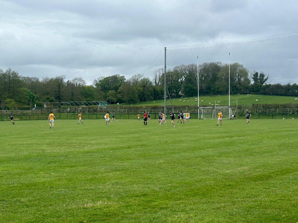 Our @sligogaa u15 footballers were out today in national games day playing longford. In a very entertaining and frantic games we unfortunately lost 4-14 to 4-10. Loads to work and improve for day 2 at the end of may. 🏐🏁🏐🏁🏐