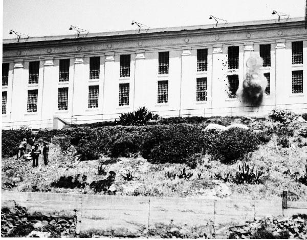 Today in Labor History 5/4/46: US deployed marines against prisoners in #alcatraz. Used grenades & mortars. 3 prisoners, 2 #prison officials died. Later executed 2 more prisoners for participating in the #RIOT.