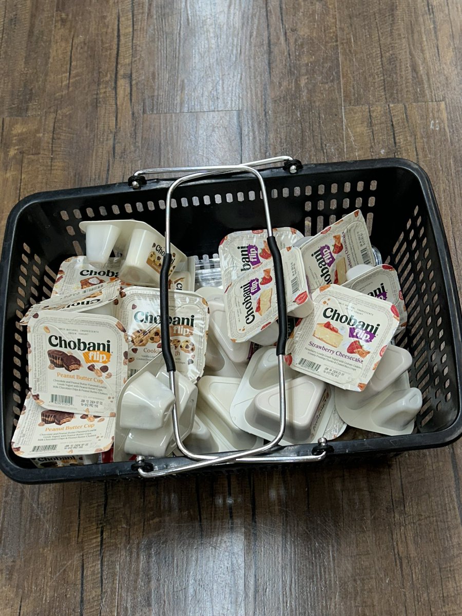 angeIzero's tweet photo. pov u and ur roommate both have eating disorders and they’re having a deal at the grocery store https://t.co/0uV0pebDFk
