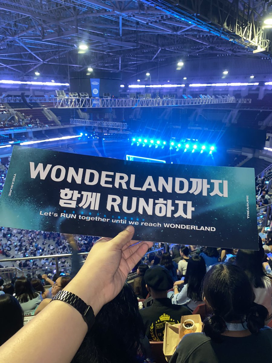 j000rds's tweet photo. Soooo happy to see and watch @treasuremembers again 💙💙💙

#TREASURE_REBOOT_IN_MANILA 
#TREASUREinManila https://t.co/HTxqJByNQj