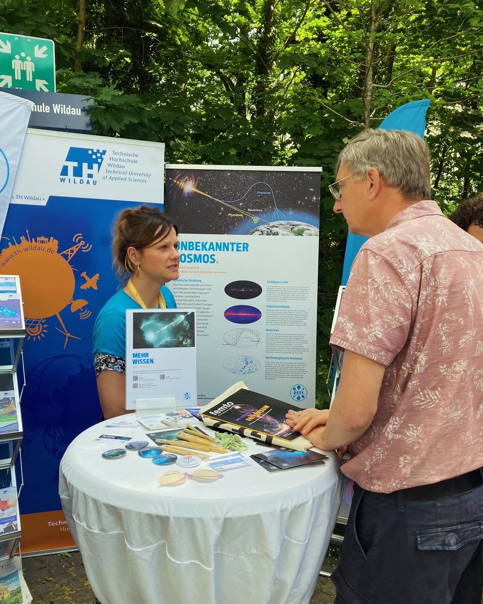 desy's tweet photo. Heute fand in Potsdam der #PTDW statt - wir waren mit dem Technologie- und Wissenschaftsnetzwerk dahme_innovation und der TH Wildau im Forschercamp dabei mit Forschungsprojekten aus den Bereichen Medizin, Mobilität, Biochemie und Astrophysik und Angeboten für den Nachwuchs https://t.co/Sn8lz37t16